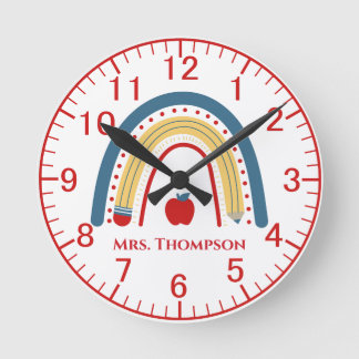 Horloge Ronde Teacher personnalisé Apple Rainbow