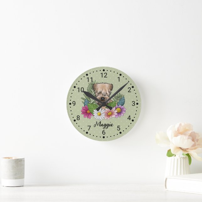 Horloge Ronde Tenter Wheaten à poil doux avec fleurs et nom (Maison)