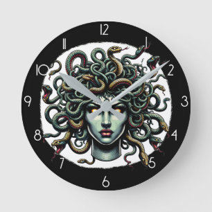 Horloge Ronde Tête de Méduse verte contemplative pleine de serpe