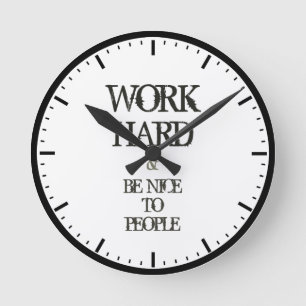Horloge Ronde Travaillez dur et soyez gentil à la citation de