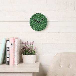 Horloge Ronde Trèfles celtiques irlandais verts à quatre feuille