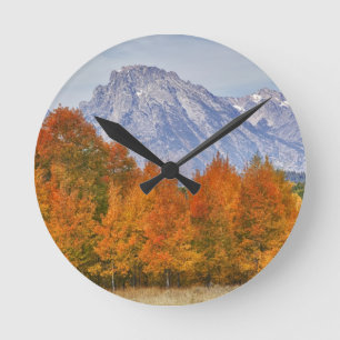 Horloge Ronde Trembles avec la chaîne de montagnes Teton
