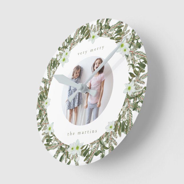 Horloge Ronde Très Joyeux pin et fleurs hiver Wreath Noël (Angle)