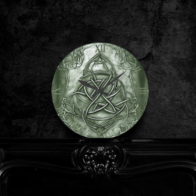 Horloge Ronde Triquetra Trinity Sage de noeud Vert Faux Metallic (Créateur téléchargé)