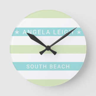 Horloge Ronde Tropiques de Whimsical Cabana Stripes