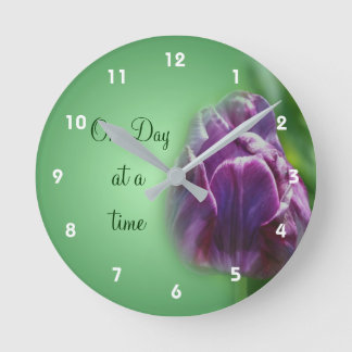 Horloge Ronde Un Jour À La Fois Inspiration Tulipe