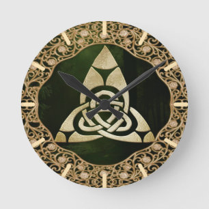 Horloge Ronde Un noeud de trinité celtique sur les ombres de la