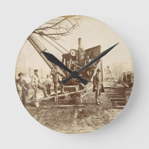 Horloge Ronde Une grue à vapeur en fonctionnement pendant la con