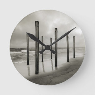 Horloge Ronde Une sépia a modifié la tonalité le tir de vieux