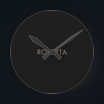 Horloge Ronde Unique moderne Black Grey Ajouter son propre nom<br><div class="desc">Vous recherchez un design simple,  minimaliste et attrayant ? Ce design qui attirera l'attention des gens tout de suite,  mais pas trop compliqué,  est pour vous.</div>