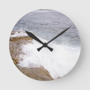 Horloge Ronde Vagues se brisant aux falaises San Diego de