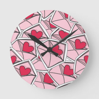 Horloge Ronde Valentine's Hearts on Envelopes