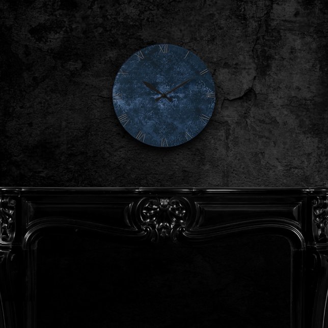 Horloge Ronde Velvety Navy Damask | Floral gris bleu foncé (Créateur téléchargé)