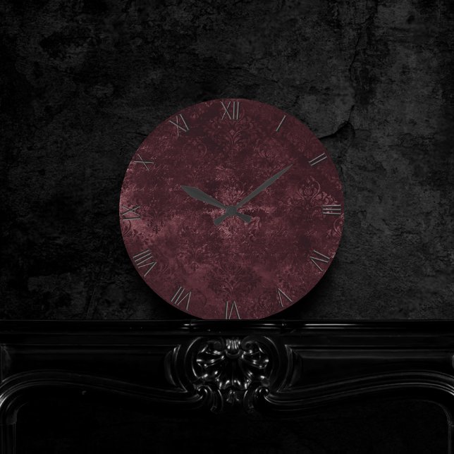 Horloge Ronde Vin Velvety Damask | Glam Grunge de Bordeaux Sangr (Créateur téléchargé)