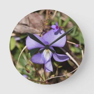 Horloge Ronde Violette pied d'oiseau avec bluets