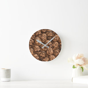 Horloge Ronde Visages en Bois Sculpté Motif Bohème Vintage