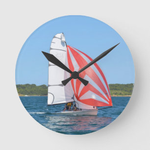 Horloge Ronde Voilier de course à Fornells