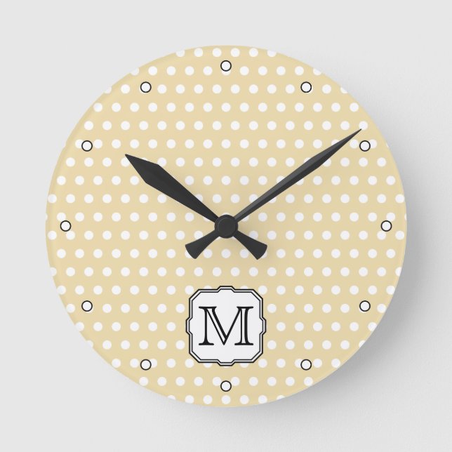 Horloge Ronde Votre Lettre. Monogramme personnalisé. Polka Beige (Recto)