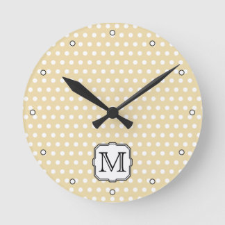 Horloge Ronde Votre Lettre. Monogramme personnalisé. Polka Beige