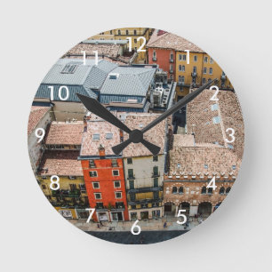 Horloge Ronde Vue du dessus des façades colorées des bâtiments