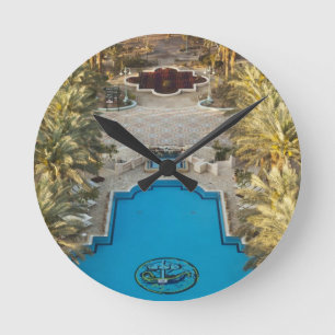 Horloge Ronde Vue surélevée de la piscine de l'hôtel Herods Pala