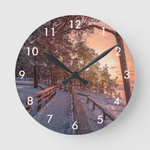Horloge Ronde Winter sunset in pine forest near sea