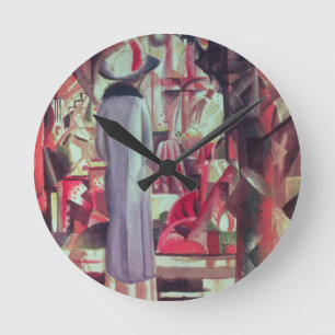 Horloge Ronde Woman in front of large illuminated window