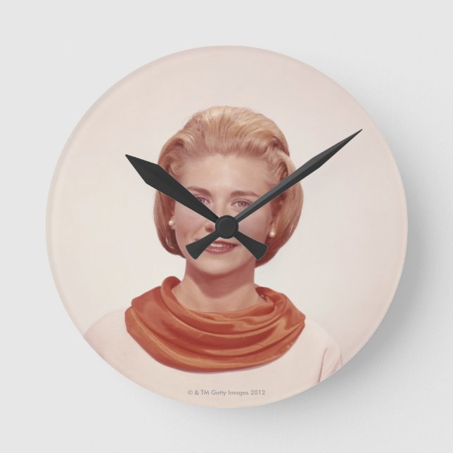 Horloge Ronde Woman Wearing (Recto)