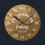 Horloge Ronde Wood Custom Family<br><div class="desc">The brown wooden farm house wall clock is perfect for your country farmhouse kitchen or living room. Customize with your family name and established year for a unique and personalized birthday ou Christmas vend.</div>