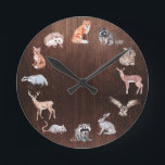 Horloge Ronde Woodland Animals Children<br><div class="desc">Cette conception a été créée par art numérique. Elle peut être personnalisée dans la zone fournir ou customiser en choisissant le clic pour customiser une autre option et en changeant le nom, les initiales ou les mots. Vous pouvez également modifier la couleur et le style du texte ou supprimer le...</div>