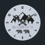 Horloge Ronde Woodland Bears Nouveau Cabine<br><div class="desc">Bois rustique porte bleu jeunes mariés mariage horloge murale. Parfait pour un thème rustique,  votre première maison ou décor cabine. Un type manuscrit original avec vos noms et date mariage.</div>