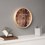 Horloge Rustic dark wood family<br><div class="desc">Horloge murale rustique en bois de grange foncé avec de grands nombres romains. Vous pouvez personnaliser et ajouter votre propre nom et année établie.</div>