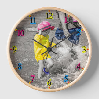 Horloge salpicando alegria