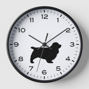 Horloge Silhouette Spaniel Sussex avec chiffres et minutes