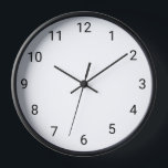 Horloge simple en noir et blanc<br><div class="desc">Parfois,  la simplicité est la meilleure. Cette horloge m'a demandé de la garder simple pour ceux qui apprécient propre et simple.</div>