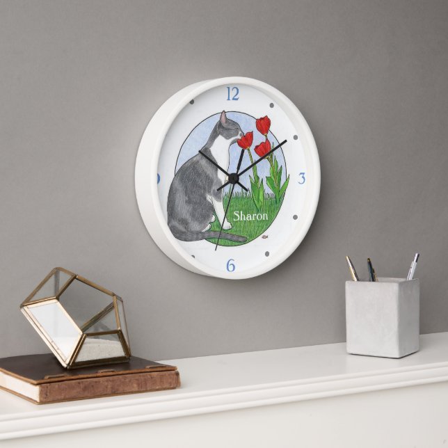 Horloge Songez au chat aux fleurs avec tulipes personnalis (Bureau)