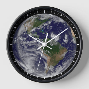 Horloge Terre Pleine Avec Tempêtes Tropicales Dans L'Atlan