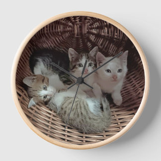 Horloge Three Kittens in a Wicker Basket
