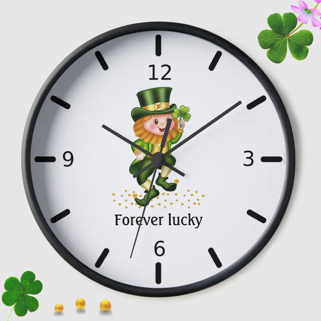 Horloge Toujours Lucky Green Gnome sur blanc (Créateur téléchargé)