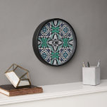 Horloge Turquoise Vert Turquoise Bleu Hip Bohemian Bali Ar<br><div class="desc">Belle motif en mosaïque de Bohême de couleur grise, bleu turquoise, vert, violet, violet et violet. Design ethnique fantasque disponible sur une variété d'accents et d'accessoires de décoration intérieure pour ceux qui aiment décorer leur chambre de maître ou d'enfant, cuisine, crèche, salon ou chambre familiale, grotte homme ou femme, dortoir...</div>