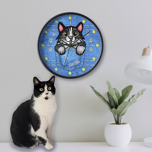 Horloge Tuxedo Chat à Faux Denim Poche avec nom personnali (Créateur téléchargé)