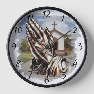 Horloge Vintage Mains de prière argentées avec une église