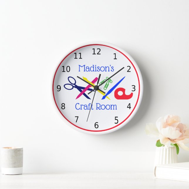 Horloge Votre nom, la salle artisanale, avec des objets ar (Maison)