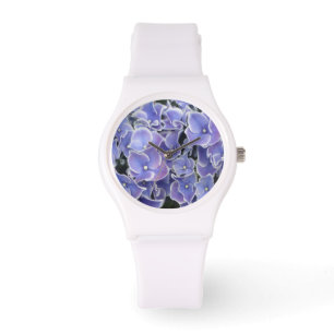 Hortensia bleu avec la montre sportive de