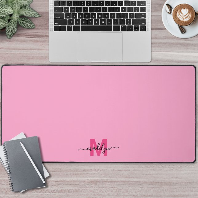 Hot rose Girl Nom moderne Monogramme (Hot Pink Girly Modern Name Monogram Desk Mat)