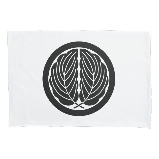 HOUSSE D'OREILLERS 丸に抱き柏 (devant)