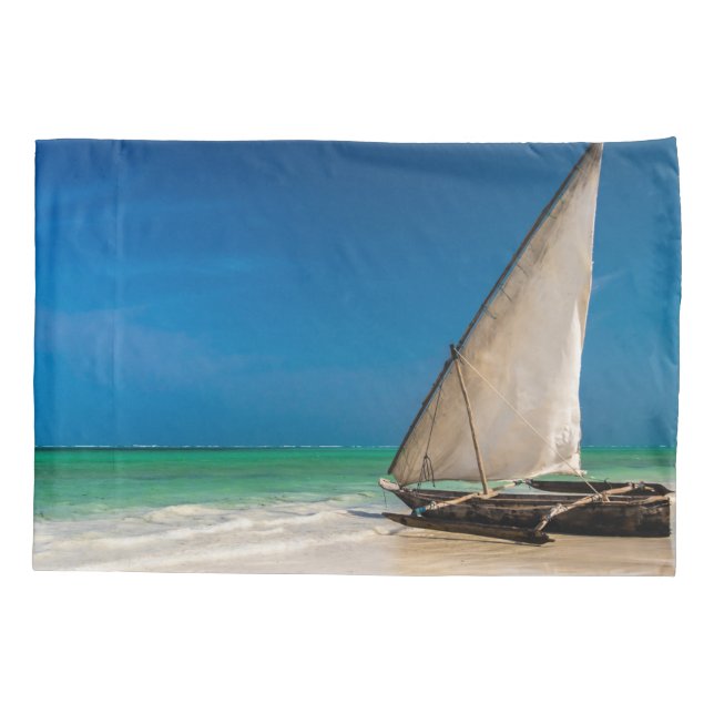 Housse D'oreillers Bateau de pêche traditionnel sur la plage (Dos)