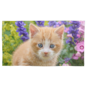 Housse D'oreillers Chaton mignon de chat de gingembre dans le _fleuri