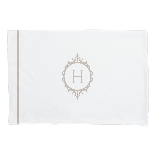 Housse D'oreillers Chelsea Light Taupe et blanc Monogramme (devant-gauche)