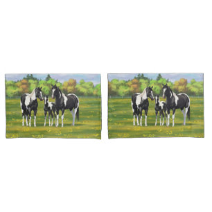 Housse D'oreillers Chevaux De Peinture De Pinto Noir En Pâturage Été